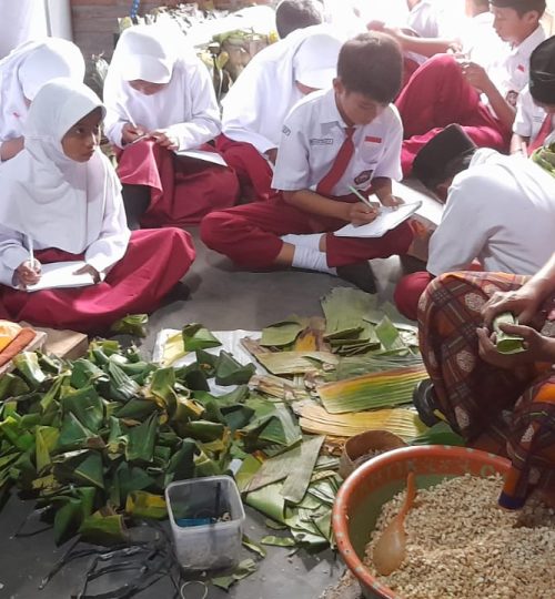 Jenis-Kegiatan-Wisata-Belajar-membuat-tempe